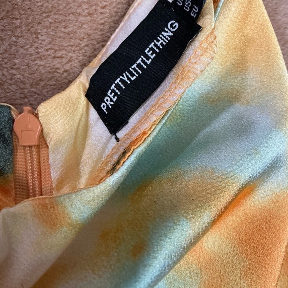 PrettyLittleThing middle  split dress - Picture 5 of 11